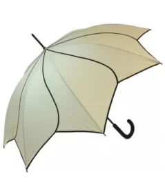 Valkeat terälehdet sateenvarjo